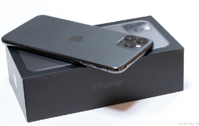 What is the cause of India's rising exports of iPhones